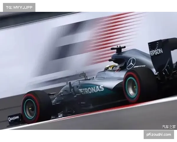 梅赛德斯W16赛车排位赛速度提升 汉密尔顿匈牙利站夺得赛季首杆